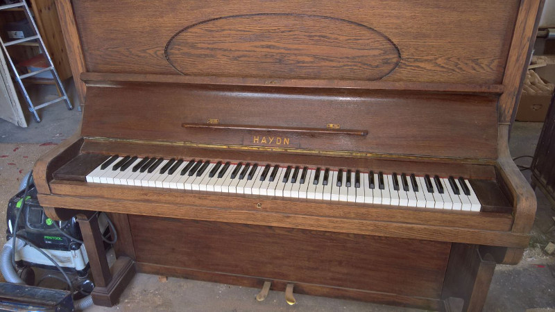 Klavier der Marke Haydn